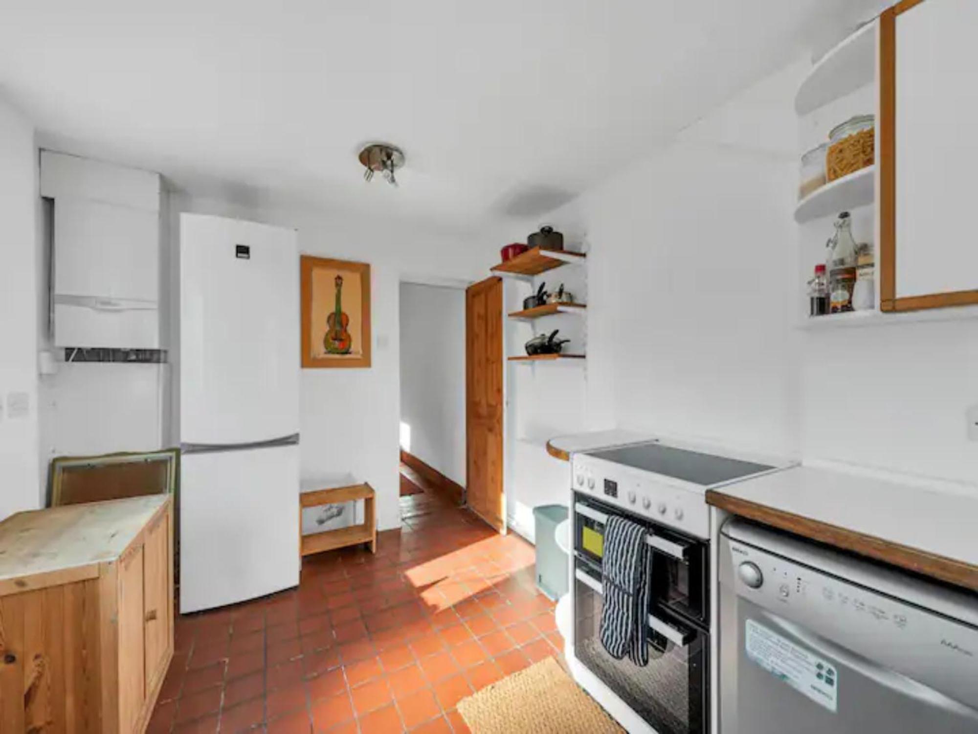 Pass The Keys Charming Victorian 2 Bed House With Artistic Flair In Acton Ideal For Families And Groups Excellent Transport Links Сasa de vacaciones